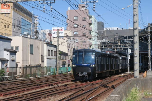 二俣川駅から出発する電車