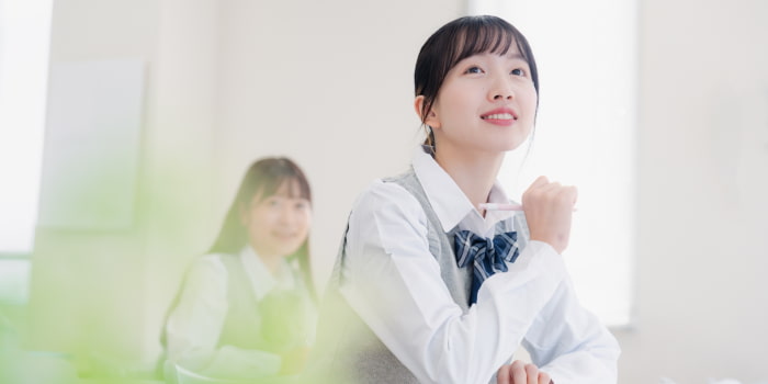 授業を受ける少女
